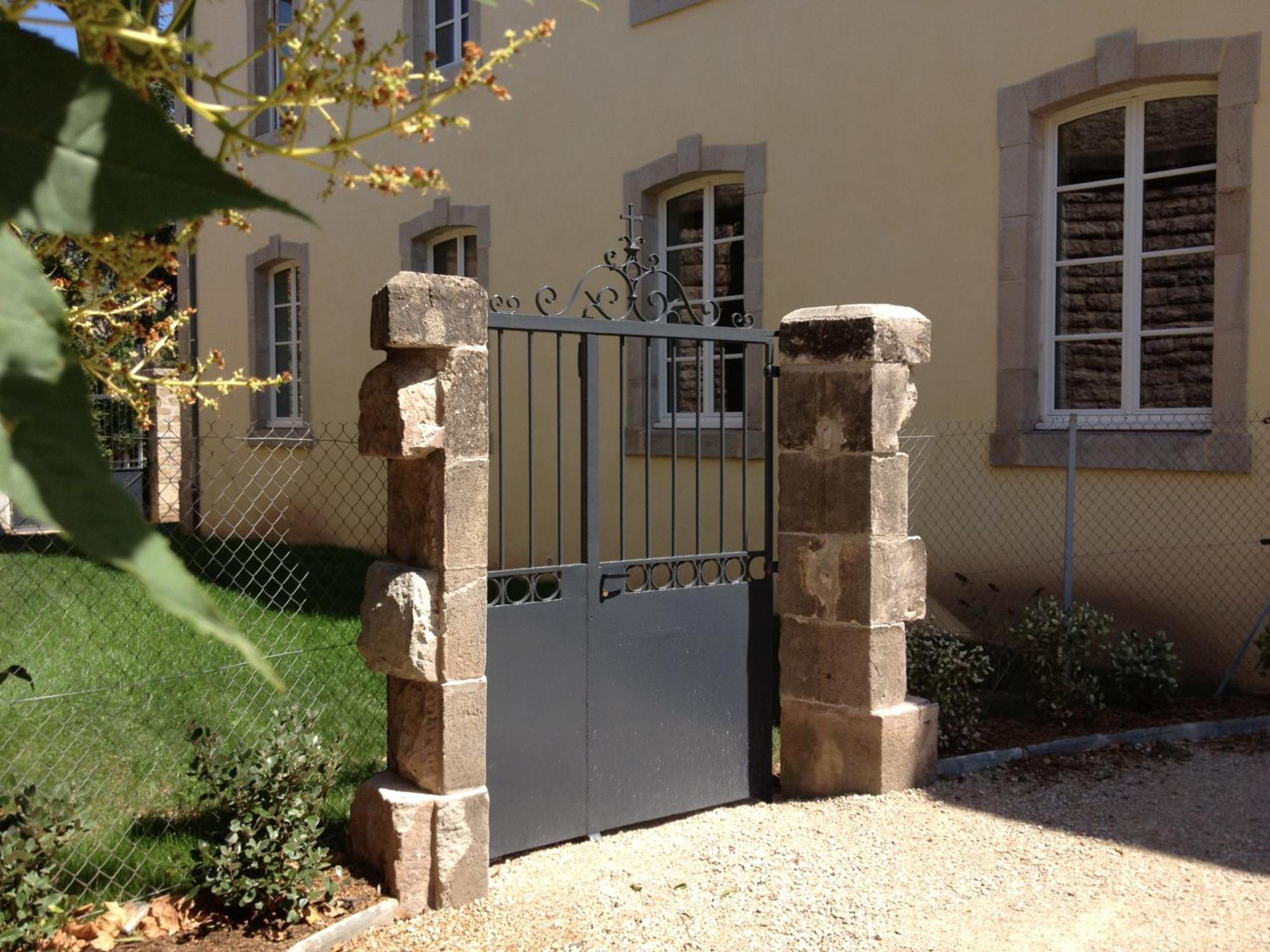 Le 1837 Aparthotel Saint-Affrique Bagian luar foto