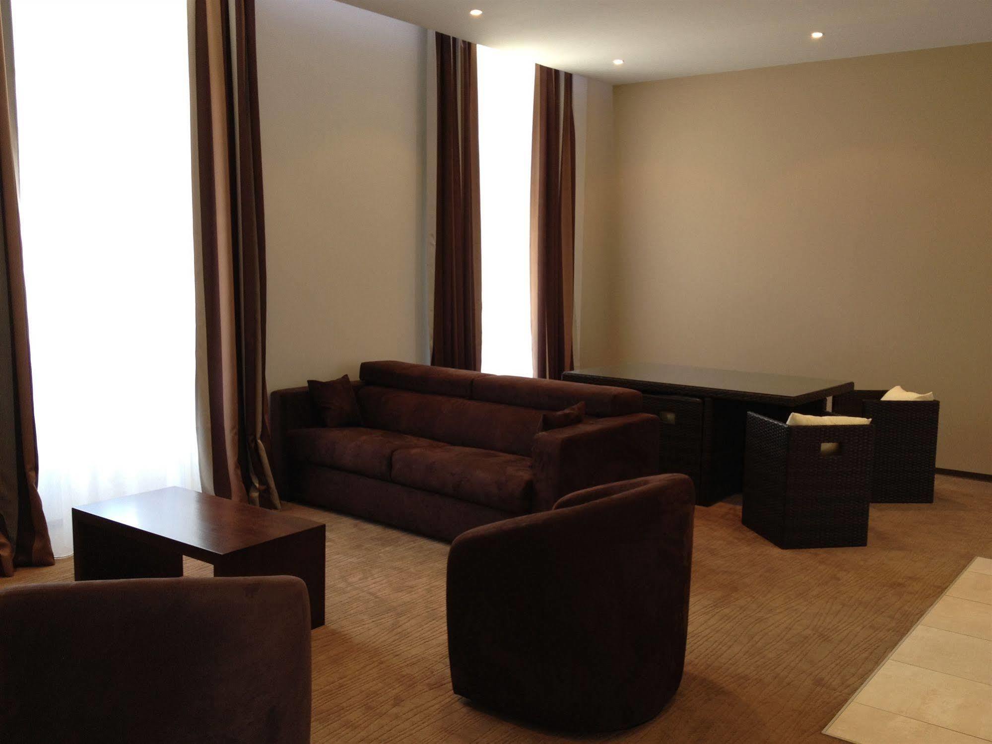 Le 1837 Aparthotel Saint-Affrique Bagian luar foto