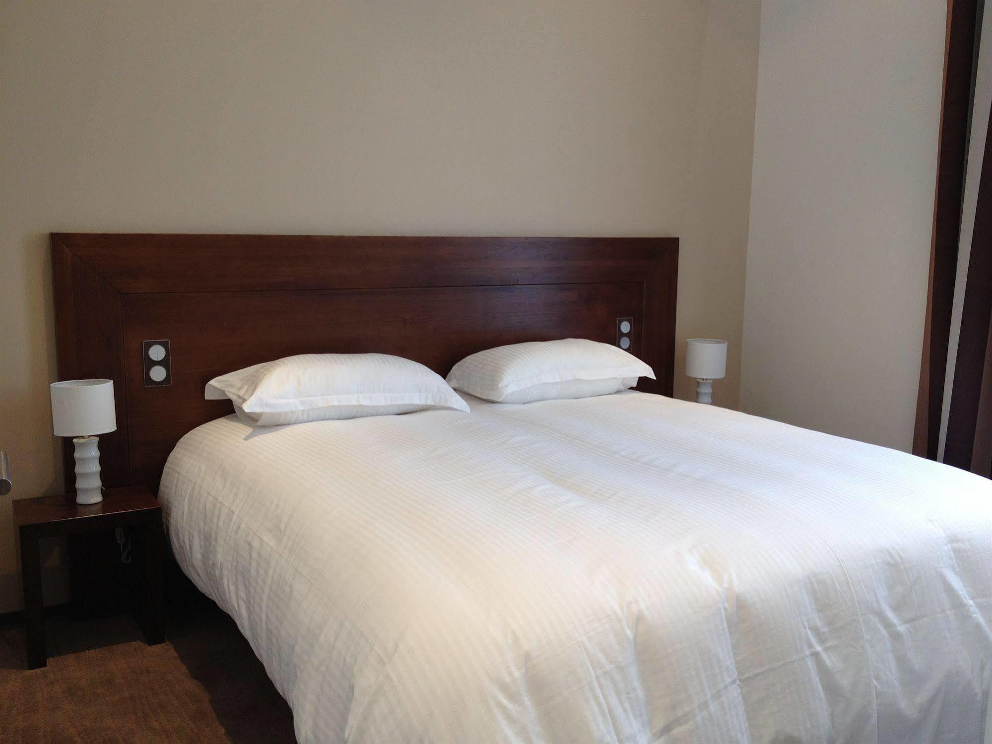 Le 1837 Aparthotel Saint-Affrique Bagian luar foto